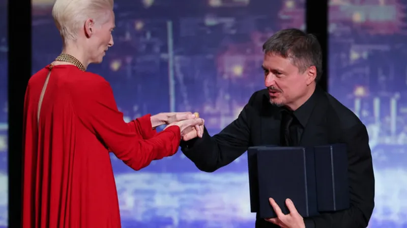 Cannes 2026 : Cristian Mungiu décroche une deuxième Palme d'or, dix-neuf ans après la première