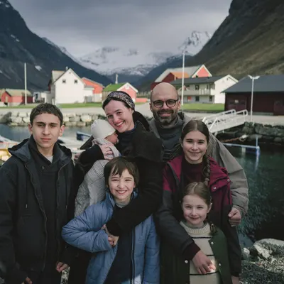 Fjord : la Palme d'or de Cristian Mungiu montre enfin le piège qui se referme sur Sebastian Stan et Renate Reinsve