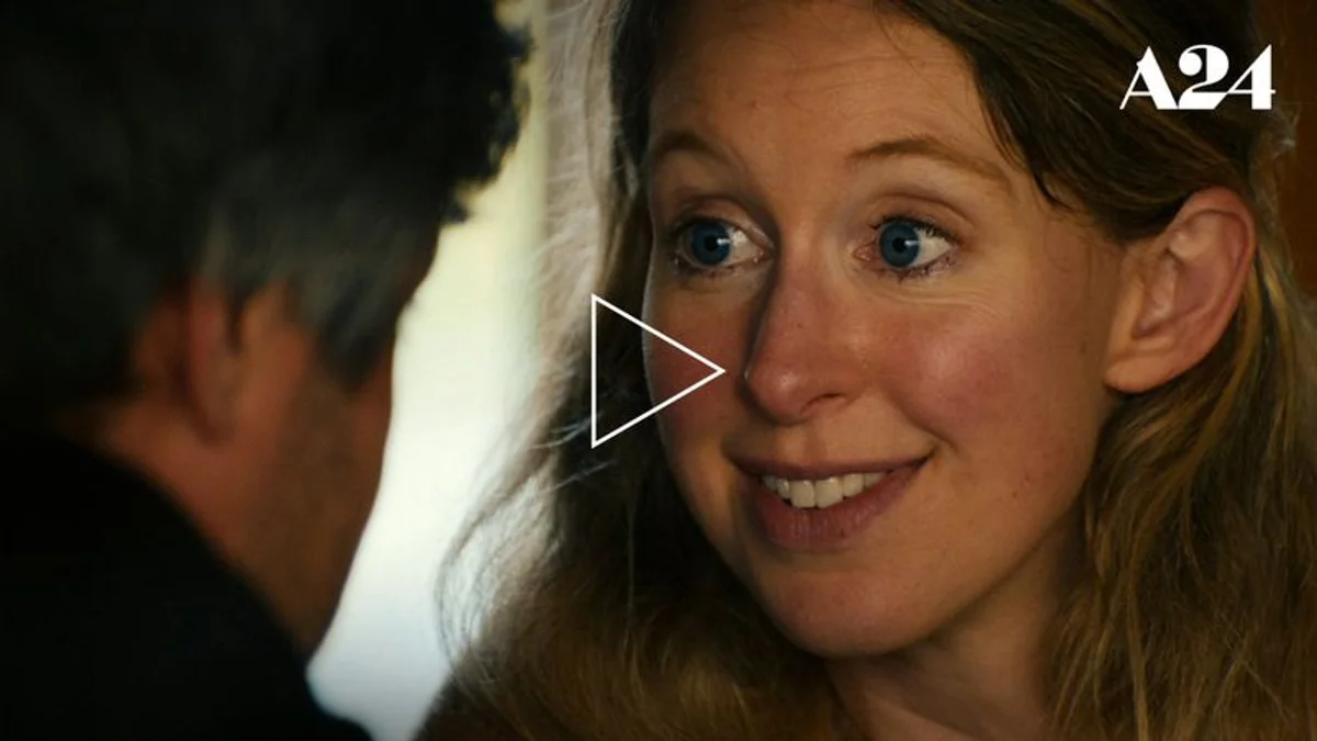 Nathan Fielder filmait Elizabeth Holmes en secret depuis trois ans : A24 révèle You Can See Everything