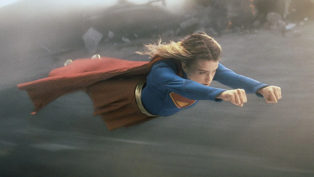 Supergirl file déjà sur HBO Max après un box-office qui a coûté cher à DC