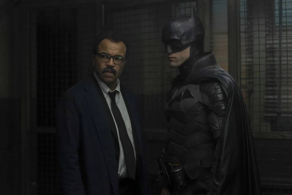 Robert Pattinson en Batman et Jeffrey Wright en James Gordon dans le premier film The Batman